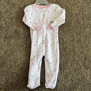 Baby girl size 6/9 months footed jammies, one way zipper